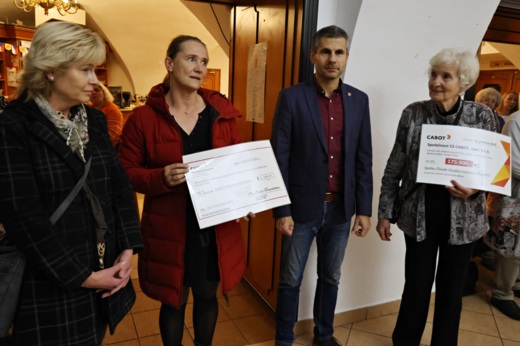 Výstava „V našem světě“ – úspěšná pomoc potřebným